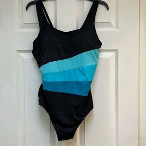 Swimsuits For All 365 Colorblock One Piece Swimsuit- Size 18  NWOT